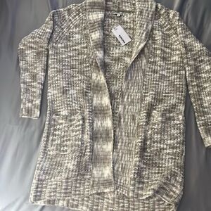NWT Sonoma cardigan with pockets, size medium, color is odd.